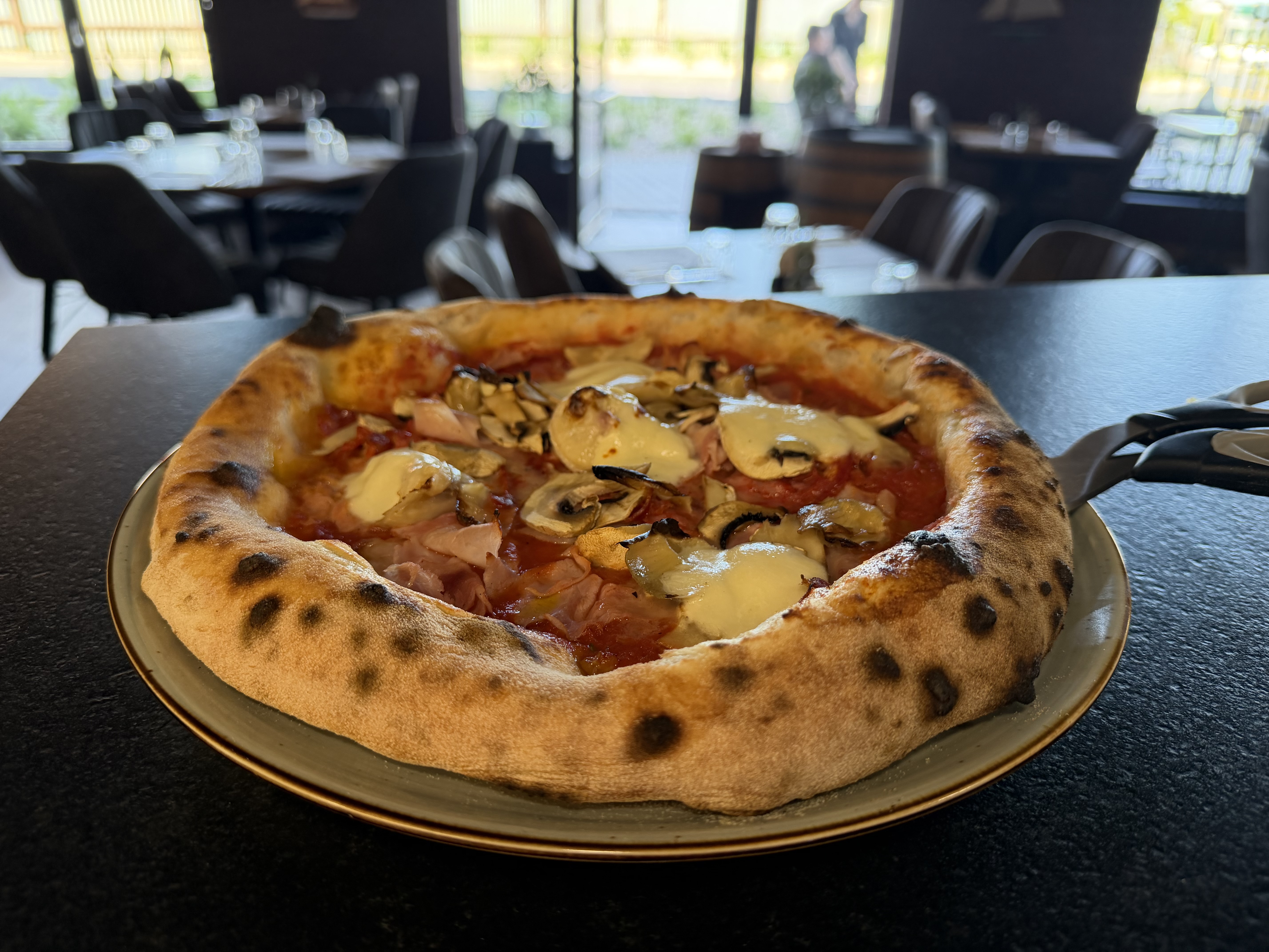 Naše neapolská pizza